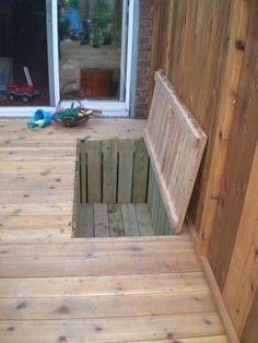 Trap door, for extra